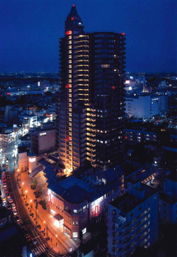 北西側外観（夜景）