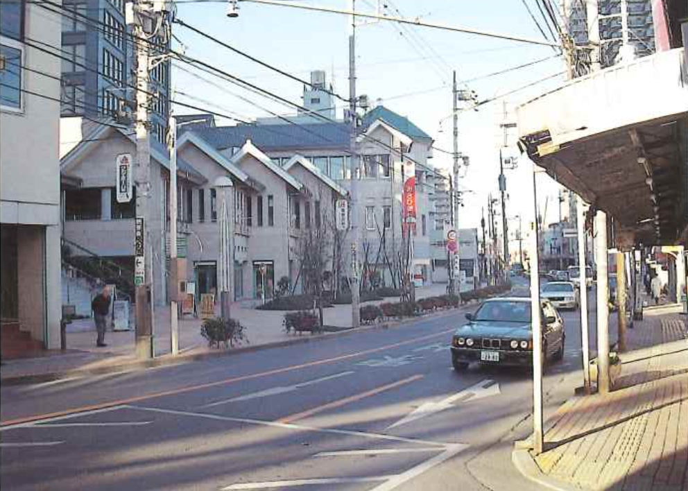 銀座通り側ー自主後退（5m）による歩行空間と広場の創出　従後写真