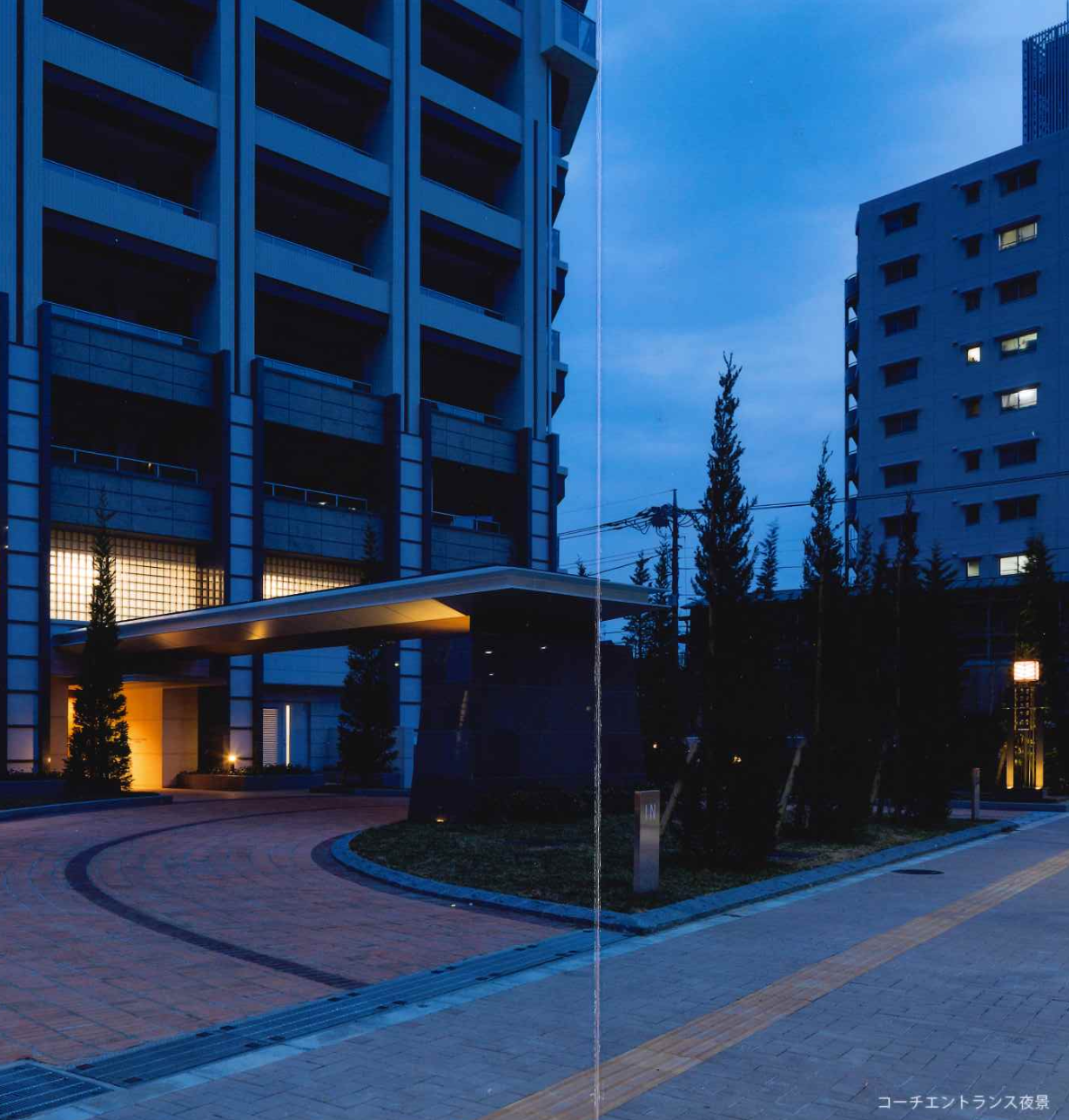 コーチエントランス夜景
